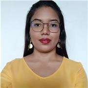 Profesora de refuerzo en Naturales que imparte clases a niños de primaria